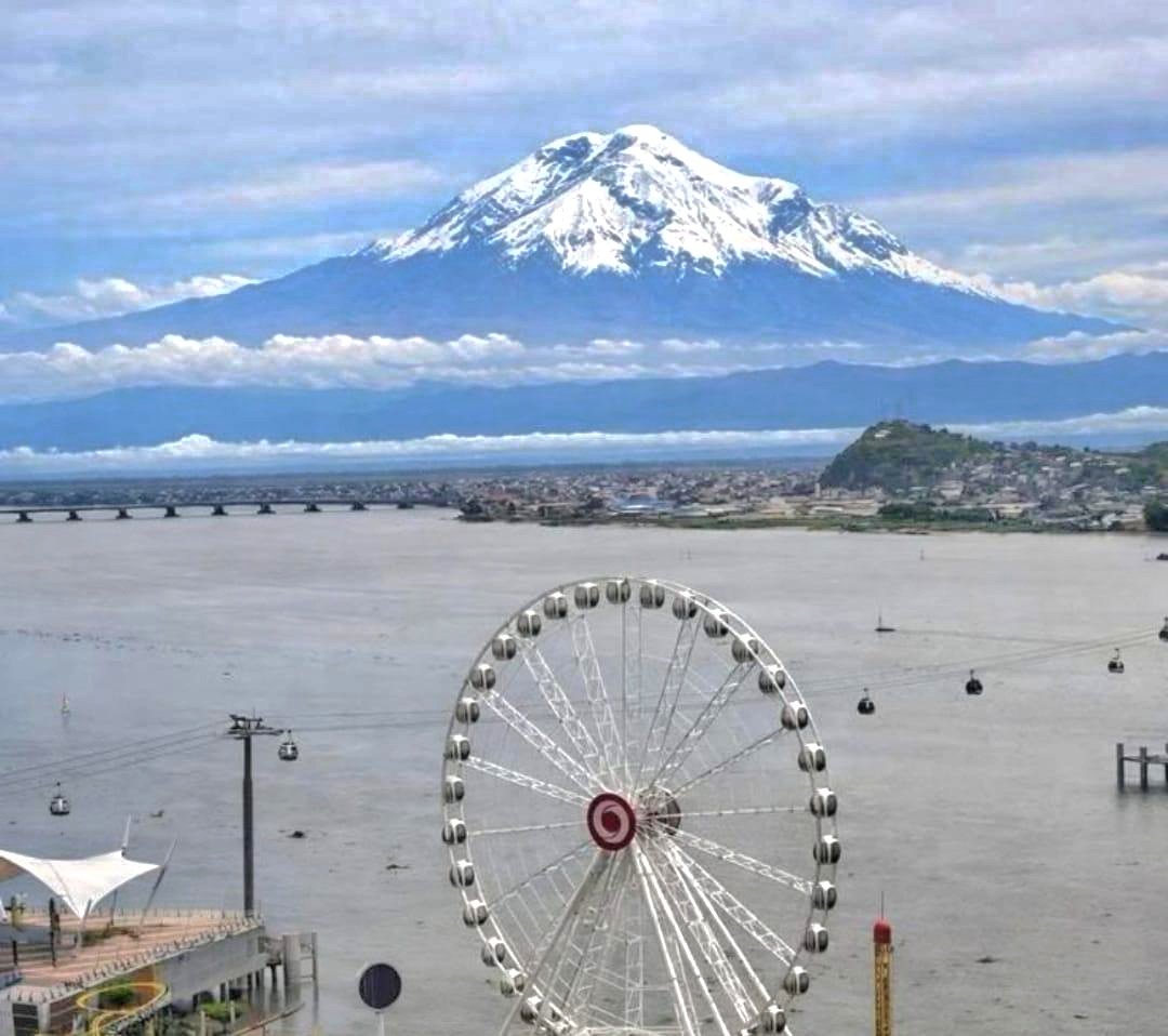 La Perla y el majestuoso Chimborazo. La montaña más alta del país, a 6,300 mts sobre el nivel del mar. Guayaquil, a solo 4!!