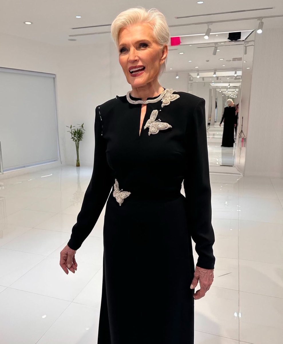 Do you agree, I'm blessed with a beautiful and wonderful Mom 💗💝🌹

(A). NO (B). YES