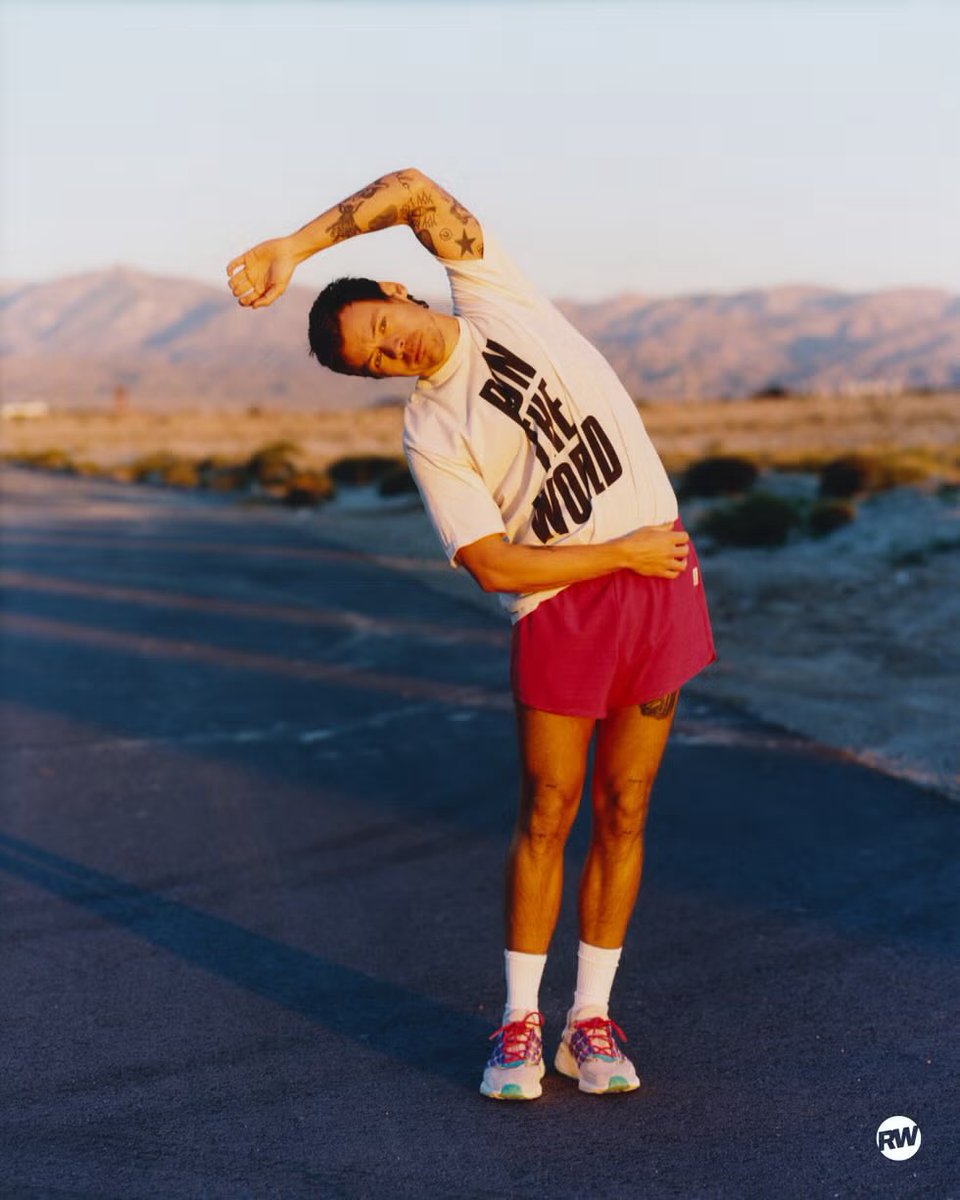 harrysbrasil's tweet photo. Mais de Harry Styles fotografado por Laura Colson para a revista “Runner's World” https://t.co/KpyBxysGlU