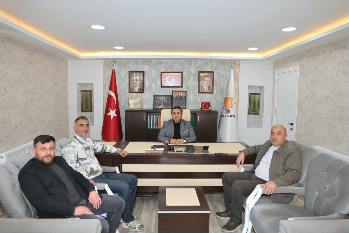 İlçe Başkanımız Sayın Fatih Arslan,
Elbistan FK Kulüp Başkanı Sayın Mehmet Güngör İlkpınar ve Futbol Şube Sorumlusu Sayın Gökhan Has’ı teşkilatımızda misafir etti.

Nazik ziyaretleri ve samimi sohbetleri için kendilerine teşekkür ediyor, Elbistan FK’ya başarılar diliyoruz. Sporun