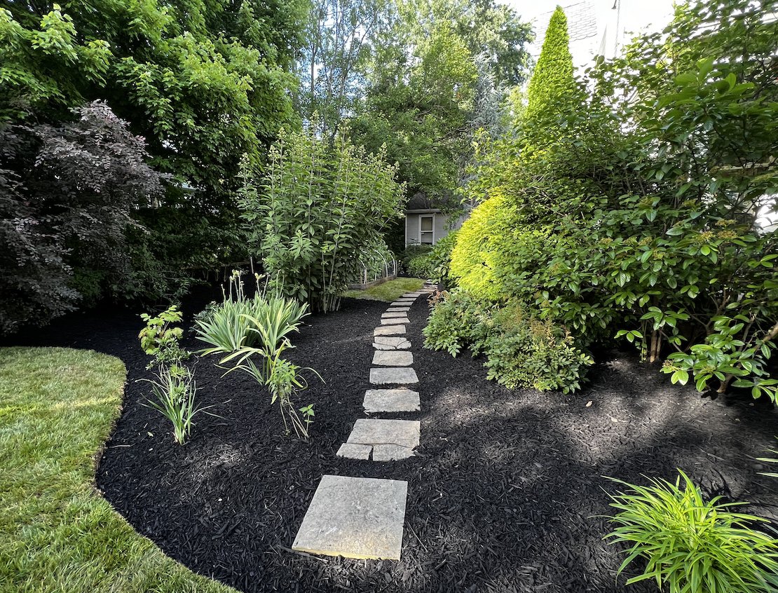VinsTotalCare's tweet photo. Spring is here. Let us help bounce back from winter

✅ Remove leaves, branches &amp; winter debris
✅ Edge and redefine garden beds
✅ Install rich, beautiful mulch to lock in moisture &amp; curb appeal

#SpringCleanup #MulchInstallation #CurbAppeal #FreshStart #VinsTotalCareLandscaping https://t.co/28f9w3cwb0