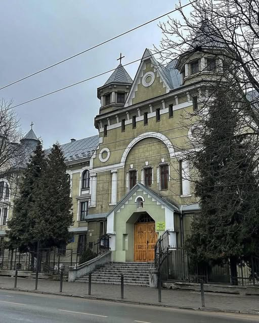 darspiwak's tweet photo. Мій Івано-Франківськ. Кожний куточок прекрасний. https://t.co/MqZGLqOUjy