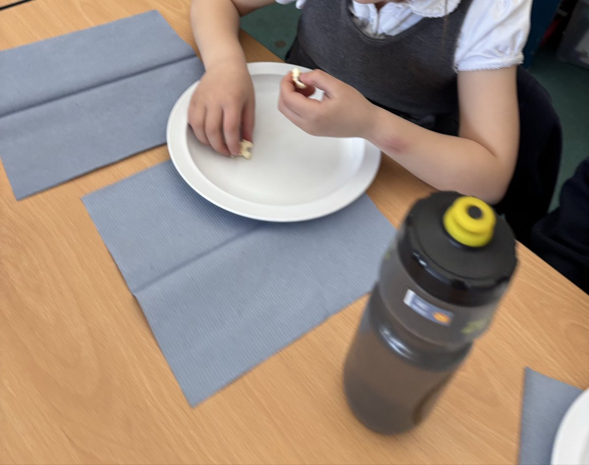 Whitchurch1's tweet image. Year 1 have been investigating their senses  in science, lots of fun with the taste testing.  #wpsscience