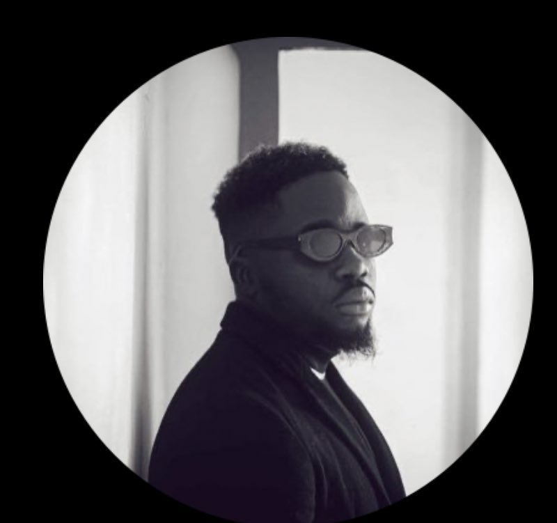 AmsaDare's tweet photo. You a fat piglet talking bad about Nigerian women ? 

But I understand, you are a product of two ugly people. Your mum and you dad . 

That’s why you hate yourself . https://t.co/TymxVwQplv