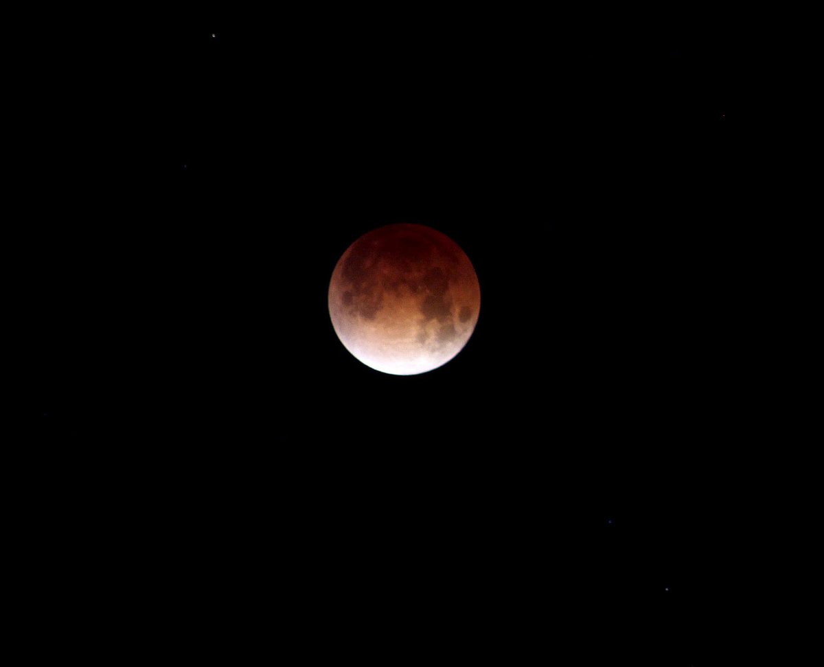 Desde Hermosillo se pudo observar el eclipse lunar total la madrugada de este 3 de marzo, la llamada Luna de Sangre, con el cual nuestro satélite natural se tiñó de rojo 🌕🔴

¿Tuviste oportunidad de verla? 👀

📸 Carlos Villalba