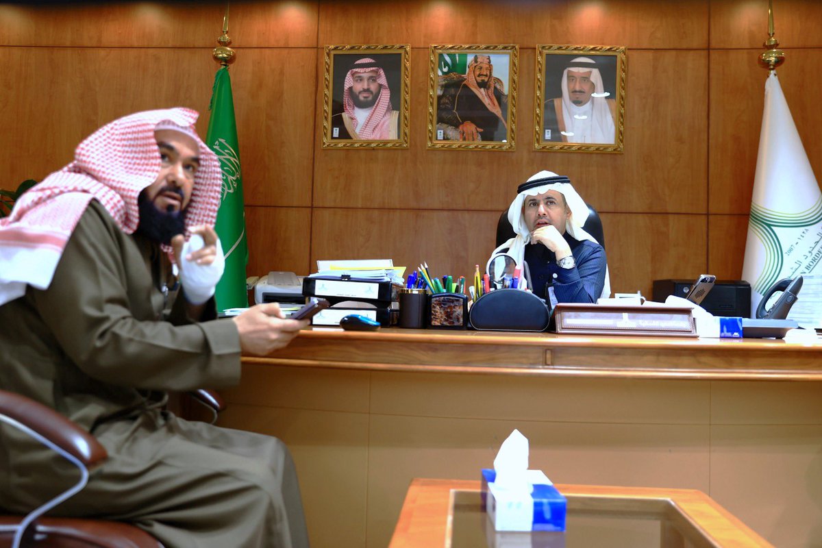 NBU_KSA's tweet photo. اطّلع رئيس #جامعة_الحدود_الشمالية أ.د.أحمد بن علي الرميح، خلال لقائه بالمشرف على وحدة التوعية الفكرية، على التقرير الخاص بالوحدة، والذي استعرض أبرز الجهود والبرامج الهادفة إلى ترسيخ قيم الاعتدال والوسطية، وتعزيز الوعي الفكري لدى الطلبة، وتنمية حسّ المسؤولية الوطنية لديهم. https://t.co/XQguRW3neG