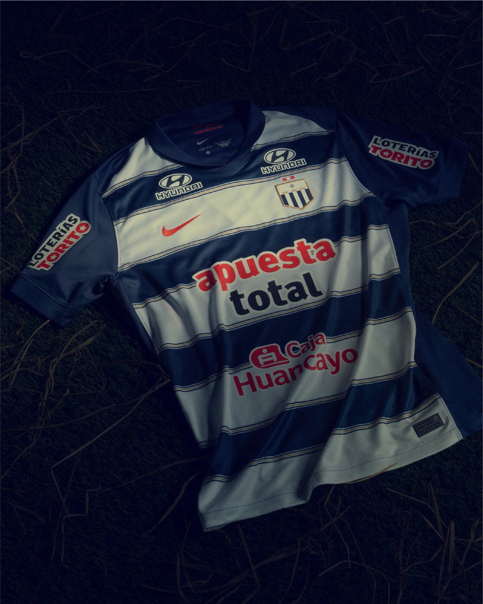 TheyThinkKits's tweet photo. Club Alianza Lima 125 Years https://t.co/qeA0CdJhQh