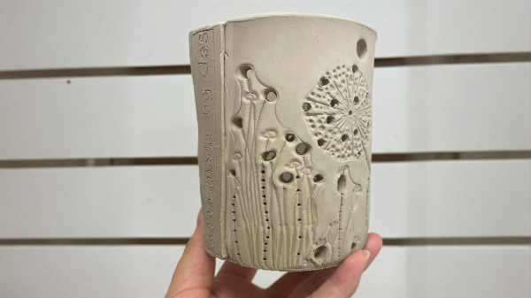 MyCraftyMonkey's tweet image. Learn how to roll, shape and build your own unique slab pot from clay. This relaxed, creative class is perfect for beginners and a lovely way to try something a bit different. 🎨🤍

#SlabPot #PotteryClass #ClayClass #CraftyMonkeyFun #HandmadeCeramics #GetCreative