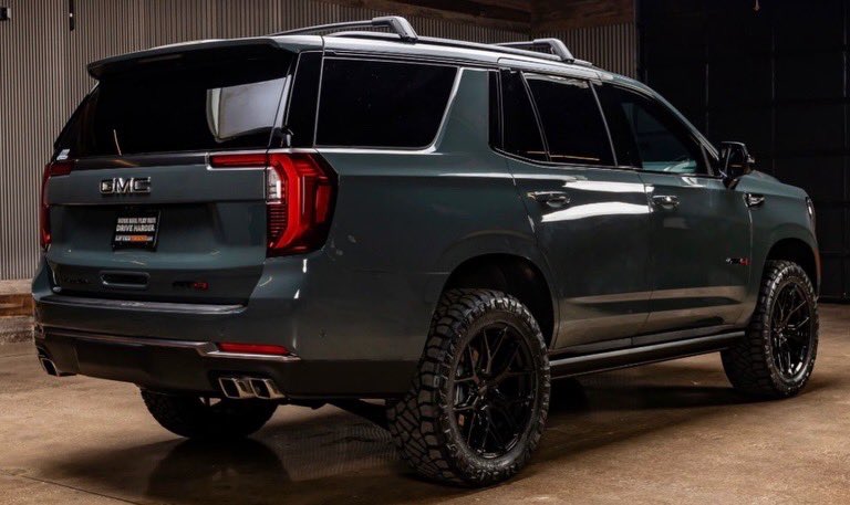 liftedtrucks's tweet image. When quality meets luxury and style. 2026 Yukon AT4 Ultimate at our #Huntsville location! #TX08590

Featuring a 2” air ride leveling kit, 22” Vossen Forged wheels, low 8k miles, 6cyl #Duramax diesel engine and much more! Call (833) 640-2740 or chat at LiftedTrucks.com🎙️ OG