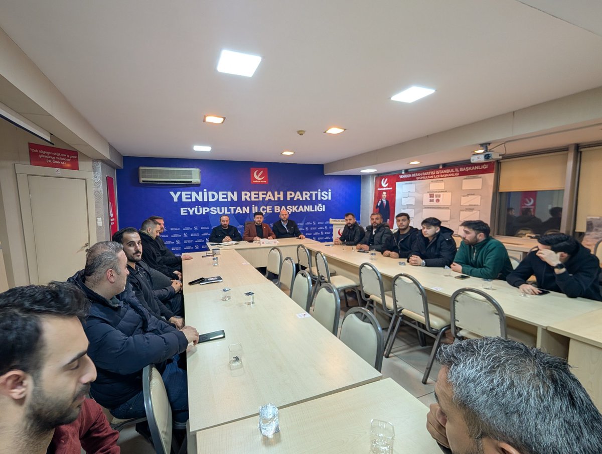 Ramazan’ın bereketi soframızda, davanın heyecanı ilk toplantımızda! 🌙🤝
​Yeniden Refah Partisi Eyüpsultan İlçe Başkanlığı olarak; iftar sonrası teşkilatımızla bir araya geldik.
​İlçemiz ve milletimiz için azimle çalışmaya devam ediyoruz. Birliğimiz daim olsun.