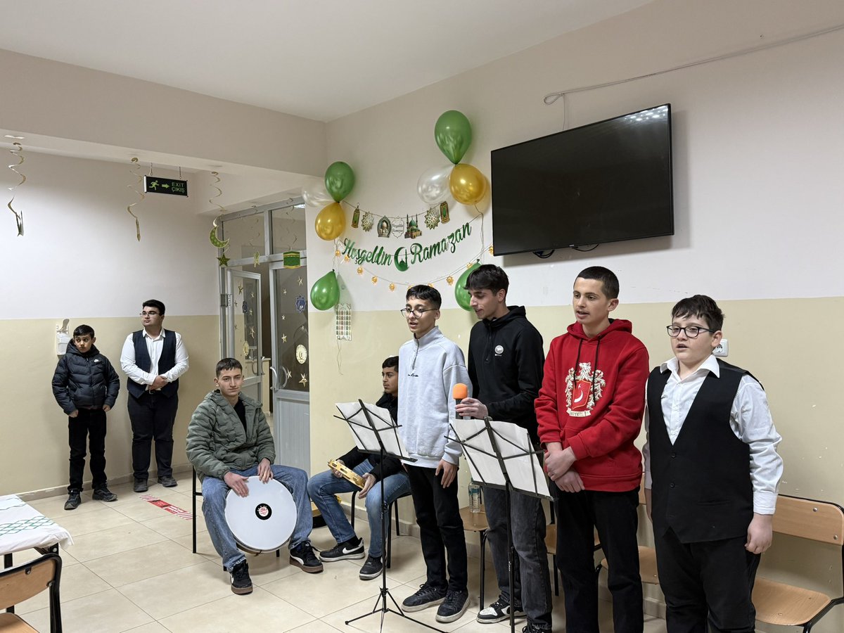 İlçe Kaymakamımız ile birlikte Kuluncak Çok Programlı Anadolu Lisesi’nde düzenlenen iftar programına katılarak öğrencilerimizle aynı sofrayı paylaşmanın mutluluğunu yaşadık.

İftar sonrası öğrencilerimizin hazırlamış olduğu etkinlikleri izledik.

#Kuluncak