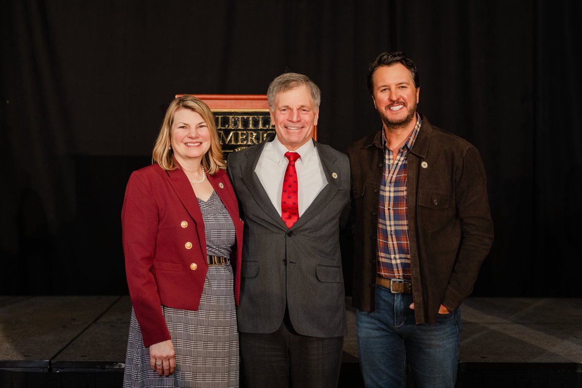 Governor Mark Gordon tweet media