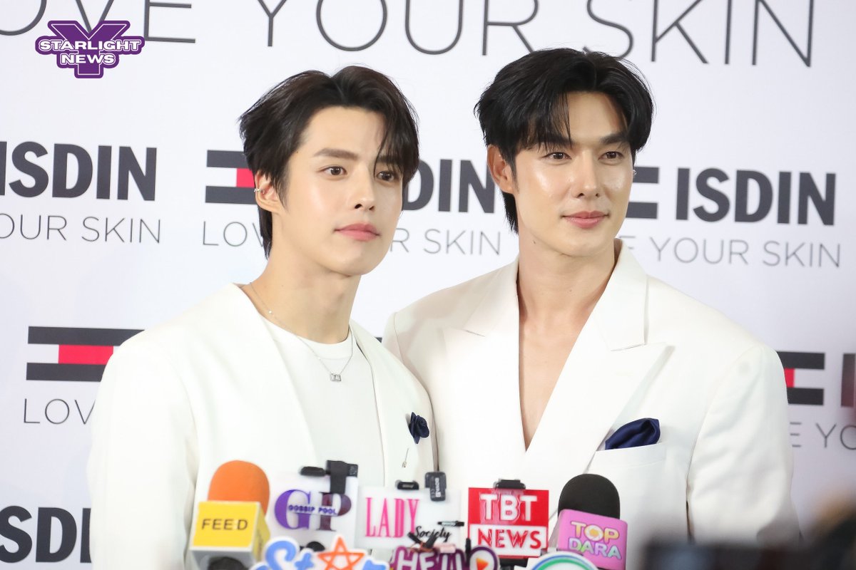 StarlightYnews's tweet photo. ช่วงสัมภาษณ์ “ตี๋ บุญยเกียรติ - เฮง ทัตพงศ์” ในงาน “HACK YOUR SKIN”

#TeeBoonyakait #HengThatpong
#ISDIN #HackBeautyLab #HackYourSkin https://t.co/HUTlv9qxFy