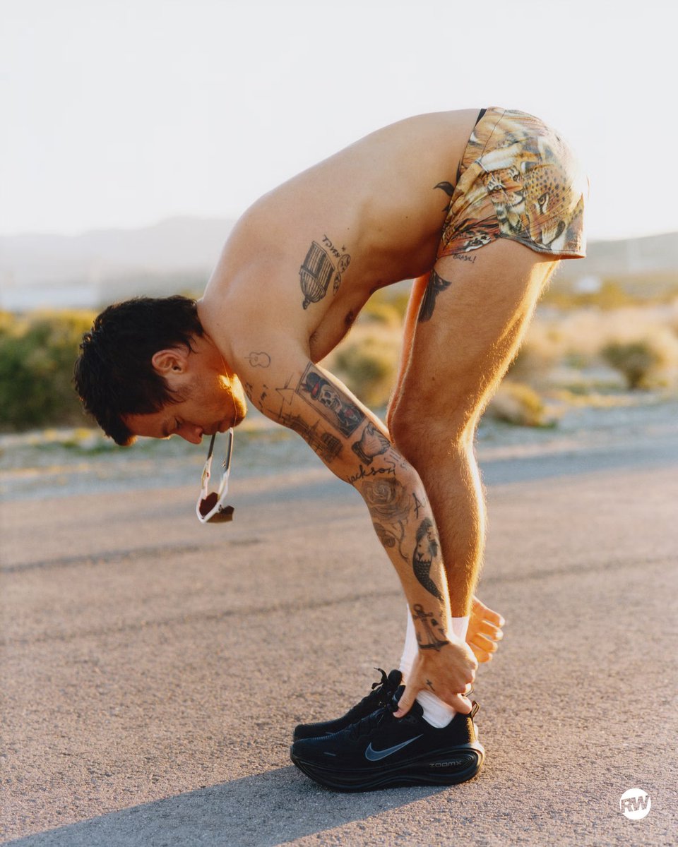 HarryArgHQ's tweet photo. (6) MÁS DE HARRY PARA RUNNER'S WORLD!!🤤

©️Laura Colson https://t.co/HTPBqNICqI
