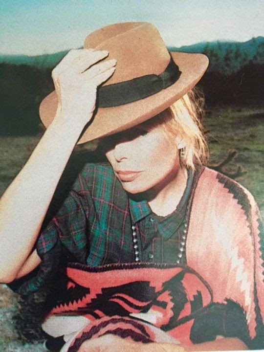 Joni Mitchell tweet media