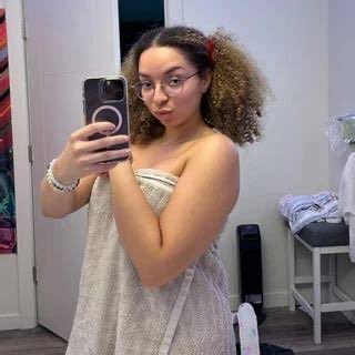 catherine3459's tweet photo. @Lolaacoeur_ Will you like to see what is under the towel? https://t.co/hWTbv4mt8z