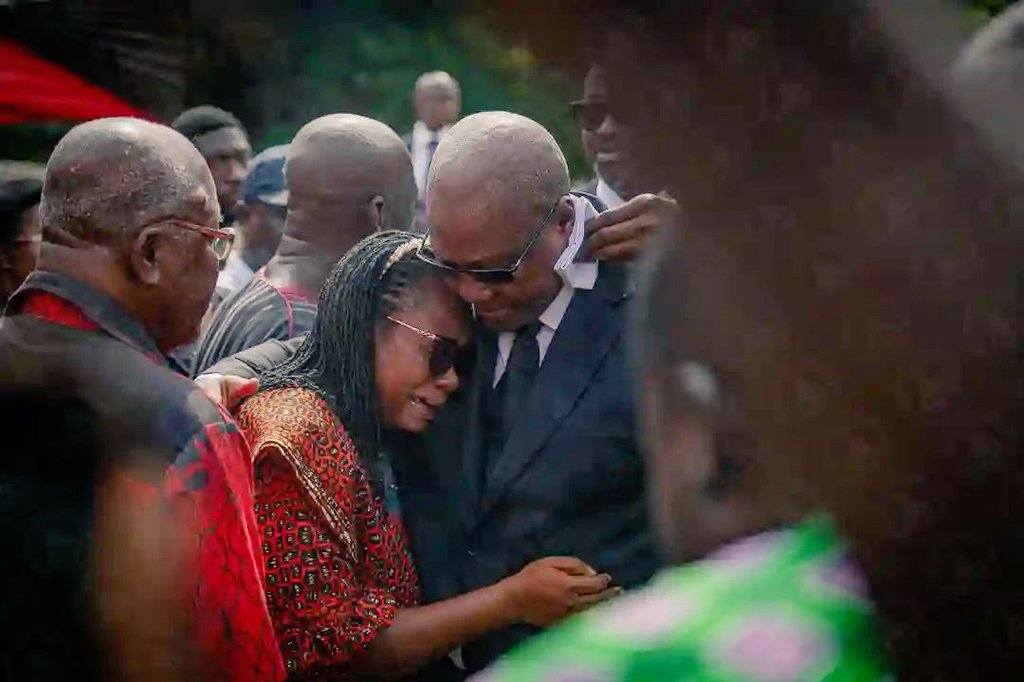 DaabuDeiya's tweet photo. Empathy — the true Ghanaian spirit
In a moment of grief, compassion speaks louder than words. A quiet show of solidarity as the President, John Dramani Mahama stands with the family of a fallen police officer — reminding us that leadership is also about humanity.
#deiyadaabu #FYP https://t.co/8eYpNbKmsA