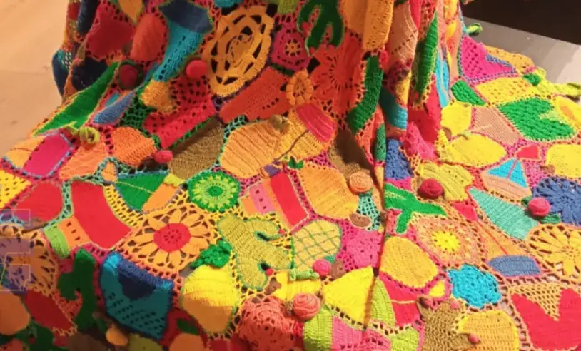 sebraeminas's tweet photo. O artesanato brasileiro vai ganhar palco de novo. 🎨 O Sebrae lança a 6ª edição do Prêmio TOP 100 e ainda apresenta um estudo inédito sobre o setor. Reconhecimento, dados e mercado na mesa. Valorizar quem faz com as mãos é fortalecer a economia real. https://t.co/sMqrIyzZVV
