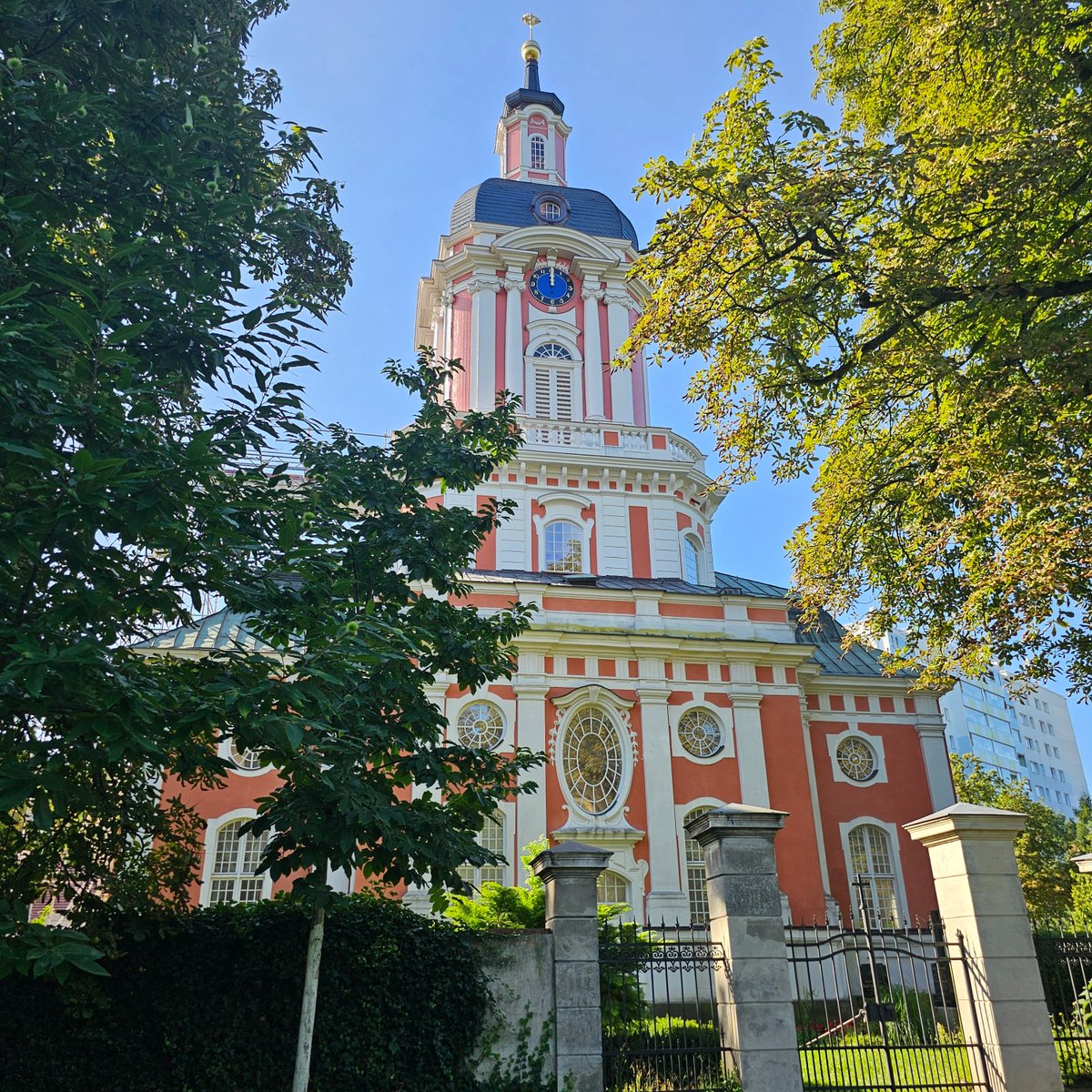 hannig's tweet photo. @EduardHabsburg In den Kapitel 34 - 36 wird das Dörfchen Buch beschrieben. Die Kirche in Kap. 35 kommt nicht so gut bei weg. https://t.co/ZyjeiZQn2K