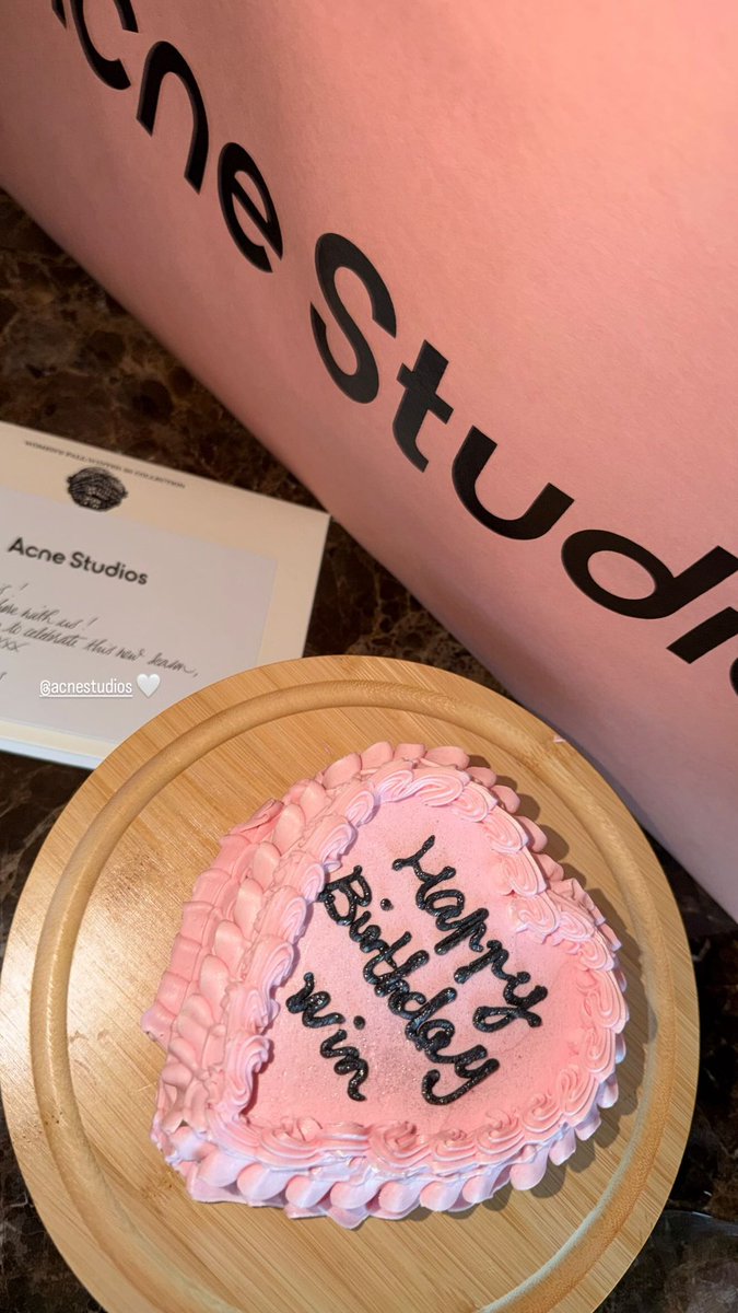 Win igs

cuteeee💗

WIN JOURNEYS TO PFW26
#AcneStudiosxWinMetawin
#AcneStudiosFW26 #AcneStudios
#winmetawin