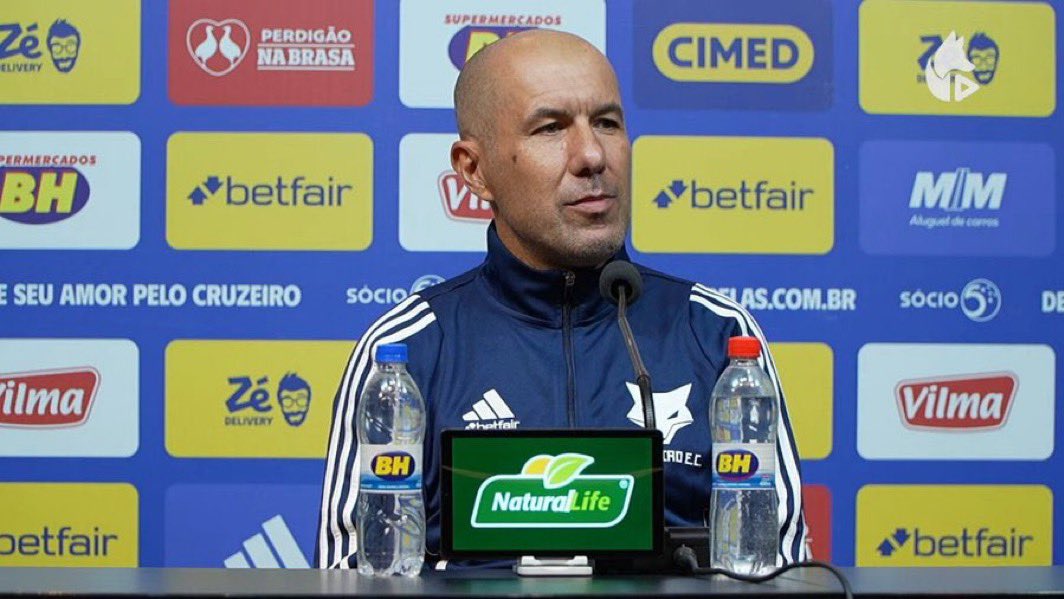 ColunadoFla's tweet photo. SALÁRIO ALTO PARA NOVO TREINADOR 🇵🇹💸

Para treinar o Flamengo, Leonardo Jardim almeja um salário igual ou maior ao de Abel Ferreira, do Palmeiras. Hoje, o técnico alviverde recebe cerca de R$ 3 milhões por mês. 

Jardim é representado pelo empresário português Hugo Cajuda, que também agencia a carreira de Abel Ferreira e de Artur Jorge.

🗞️ @rockhudsonrj / Coluna do Fla