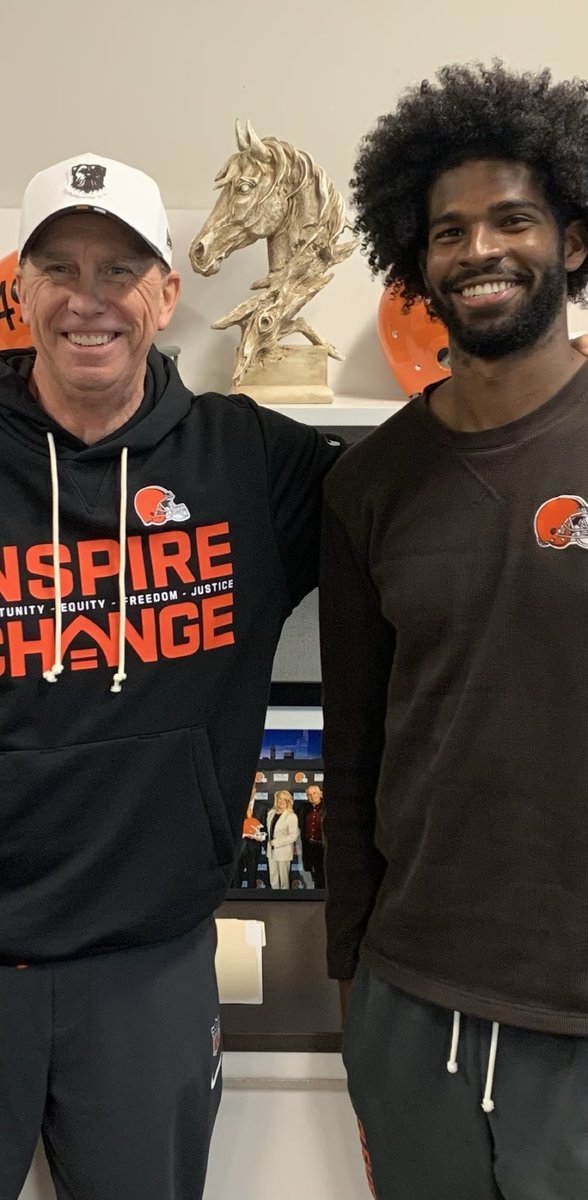 Browns HC Todd Monken shared a photo of the horse head Shedeur Sanders gifted him 😂😂😂