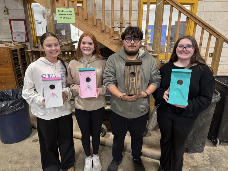 ACCENTRAL262's tweet photo. Mr. Vincent’s Basic Ag Science class wrapped up their woodworking unit by building birdhouses. Students measured, cut, assembled, and finished each project using the skills they’ve learned over the past few weeks.

Great work by everyone on completing the unit. https://t.co/gqMwGJXz3L