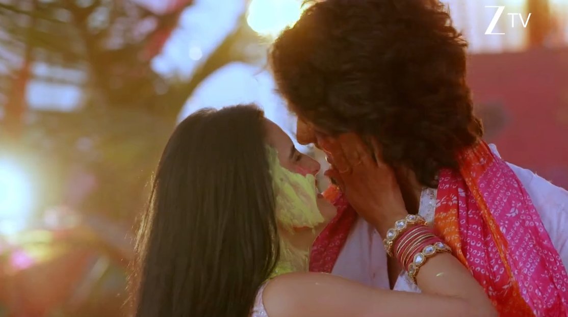 Happy Holi Everyone....❤️🧡🎊🥂

#JaaneAnjaaneHumMile #Rageet 
#BharatAhlawat #AyushiKhurana #ReetSuryavanshi #AyuRat  #RaghavSuryavanshi  #JAHM