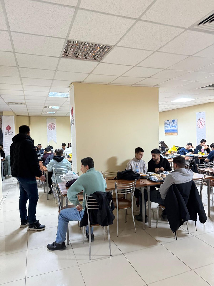 ErzurumVakiflar's tweet photo. 📍 Iğdır Üniversitesi Karaağaç Kampüsü 

Ramazan’ın 13. gününde vakıf soframızda bir araya gelerek iftarımızı gerçekleştirdik. Paylaşmanın ve dayanışmanın anlam kazandığı bu akşamda, asırlık vakıf geleneğinin bir halkasını daha hep birlikte yaşadık.

Soframızı teşrif eden tüm misafirlerimize teşekkür ediyor, birlik ve beraberliğimizin daim olmasını temenni ediyoruz.

📍 Erzurum - Nene Hatun Sofrası
📍 Erzincan - Terzibaba Sofrası
📍 Bayburt - Dede Korkut Sofrası (Taşhan Bedesten)
📍 Ağrı - Hanibaba Sofrası (Şazeli Kafe Restaurant)
📍 Kars - Harakani Sofrası (İstasyon Camii Kültür ve Taziye Evi)
📍 Iğdır üniversitesi - Karaağaç Kampüsü 
📍 Ardahan - Bingöl lokantası

@muslu24 @VakiflarGM