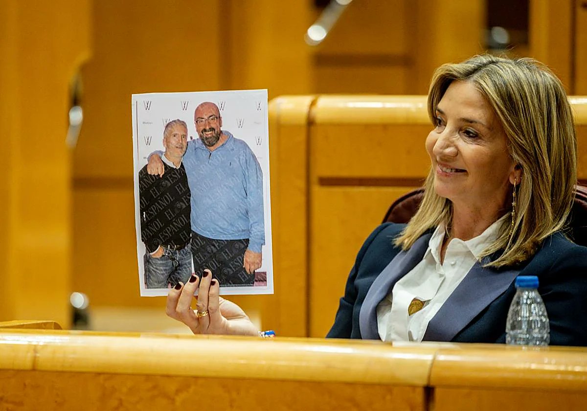 Esta tarde el ministro Marlaska ha utilizado un tono machista al llamar "niña" e "inmadura" a Alicia García.

¿Por qué lo ha hecho? Porque se ha puesto nervioso al mostrarle la senadora del PP su foto junto a Koldo García en el restaurante de Aldama publicada por <a href="/elespanolcom/">EL ESPAÑOL</a>.