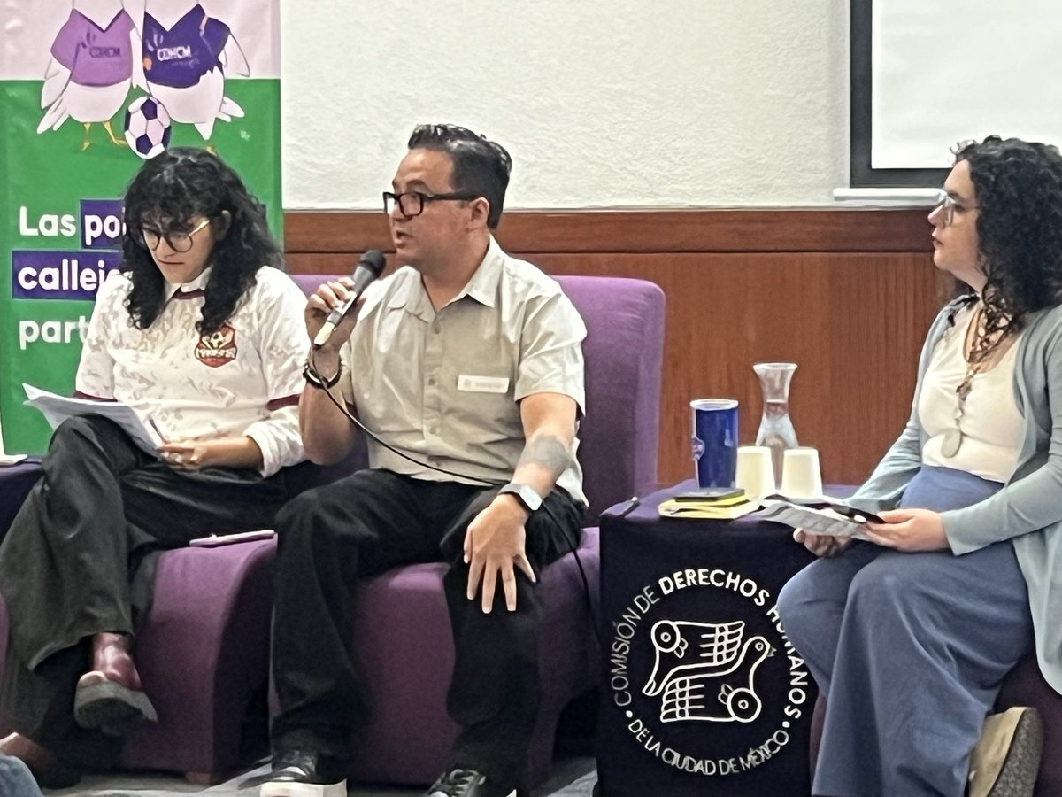 derechoinfancia's tweet photo. ⭕️ Hoy estamos participando en la jornada “Tu cancha de Derechos. Reflexiones sobre derechos humanos ante el escenario del Mundial”, una iniciativa realizada y promovida por la @CDHCMX
Jesús Villalobos, integrante del Consejo directivo de la #REDIM y director de @utopia_ci (a nombre de la red) destacó la importancia de fomentar el deporte como herramienta de inclusión para el reconocimiento de los derechos humanos.
#NiñezPrimero
#munDHial 🕊️ #Mundial2026