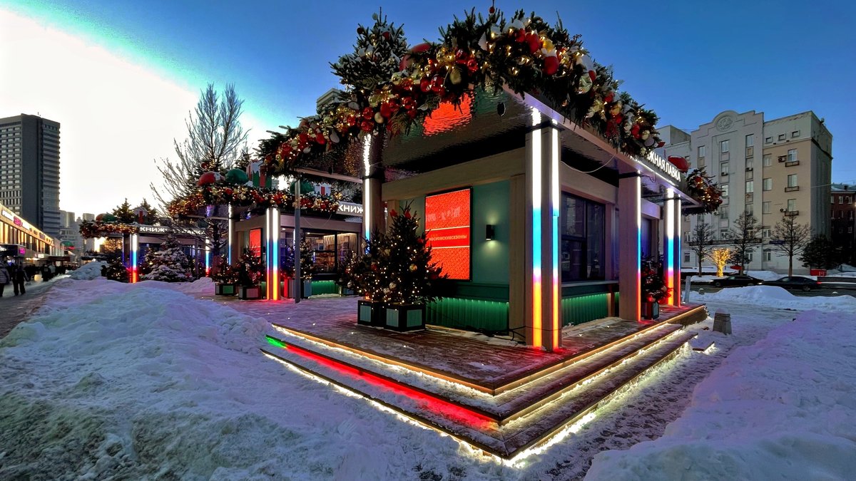 PEKHTography's tweet image. Frost at the ankles. ❄️ 
Red light bleeds upward through snow — 
like something swallowed a disco ball whole. 
The grey towers just watch. 🌟 
They're used to losing. 😏
#WinterVibes #ChristmasMarket #OverdecoratedAndProud #GlowUpSeason