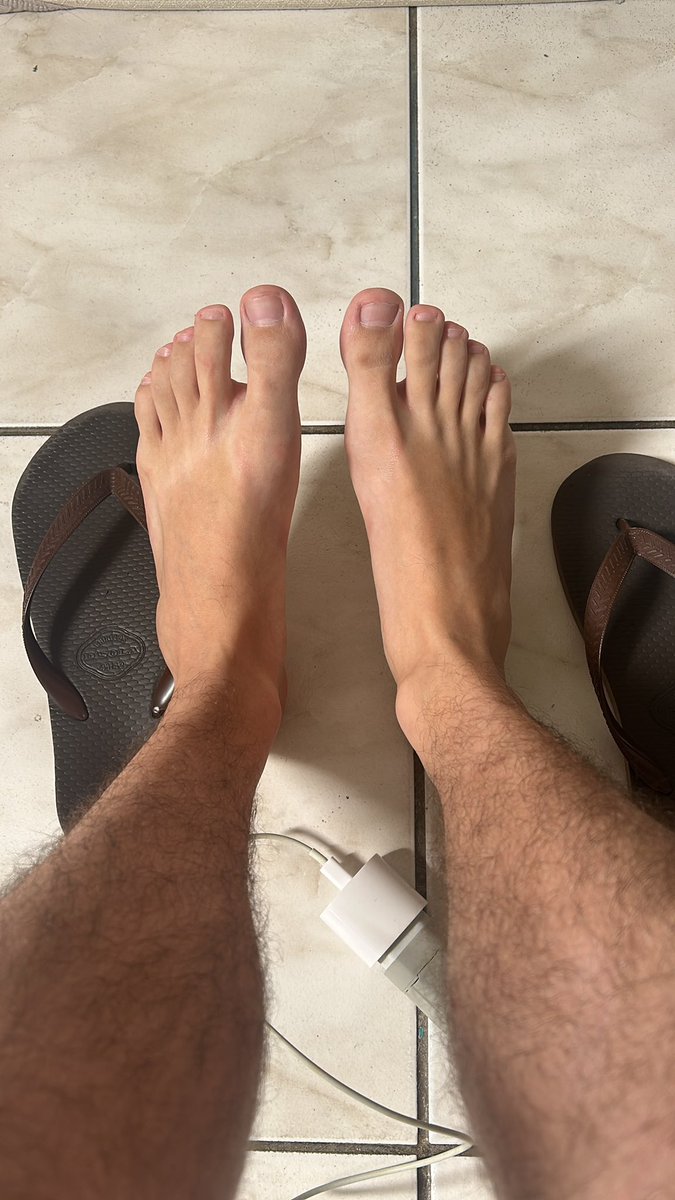 MasterRick78775's tweet photo. Meu pézão é perfeito 😎 Size 40 BR 🤑🦶

#footworship #footfetish #malefeet #alphafootworship #alphamale #alphafeet #hugefeet #perfectfeet #perfectmalefeet  #malesoles #perfectsoles #soles #alphafeet #str8soles #alphasoles #findom #cashmaster #finsub #cashslave #paypig #dom https://t.co/scBBmjMR1V