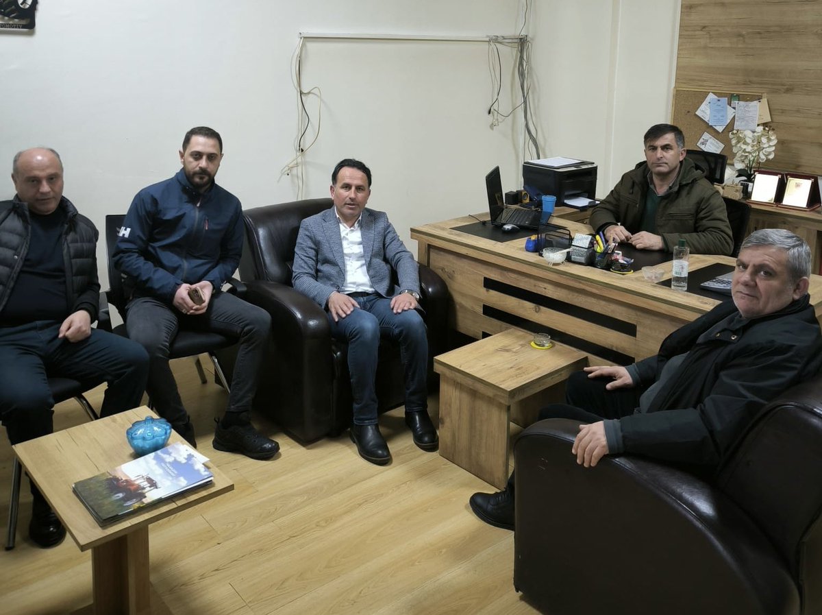 Yönetim Kurulu Üyelerimizle birlikte;

Partimizin en yaşlı üyesi kıymetli büyüğümüz Ekrem Demir amcamızı evinde ziyaret ederek hayır dualarını aldık. Kendisine sağlık ve sıhhat diliyoruz.

Ayrıca ilimizde faaliyet gösteren galerici esnaflarımız Zeki Koçak ve Uğur Torunoğlu’nu iş
