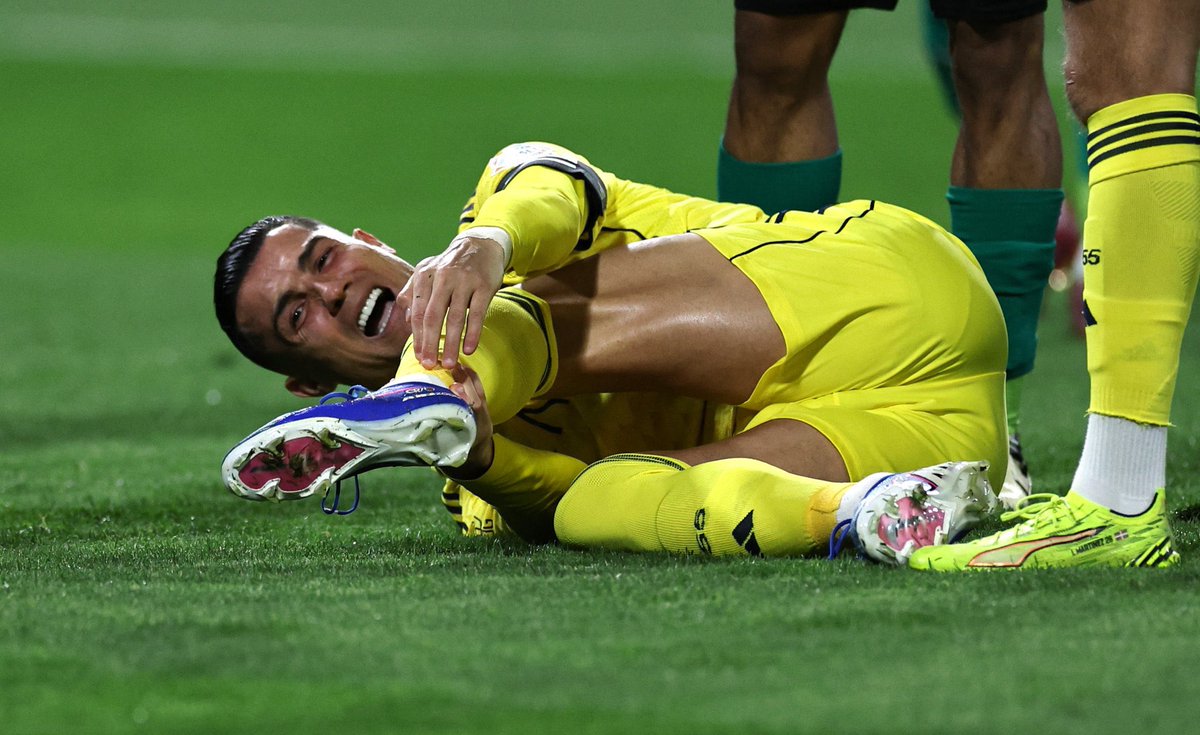 alekhbariyaSPO's tweet photo. نادي #النصر يعلن تعرض قائده البرتغالي كريستيانو رونالدو لإصابة عضلية وسيبدأ لبرنامج تأهيلي لحين عودته للتدريبات الجماعية 

#الإخبارية_رياضة https://t.co/ZpILvyAhS8
