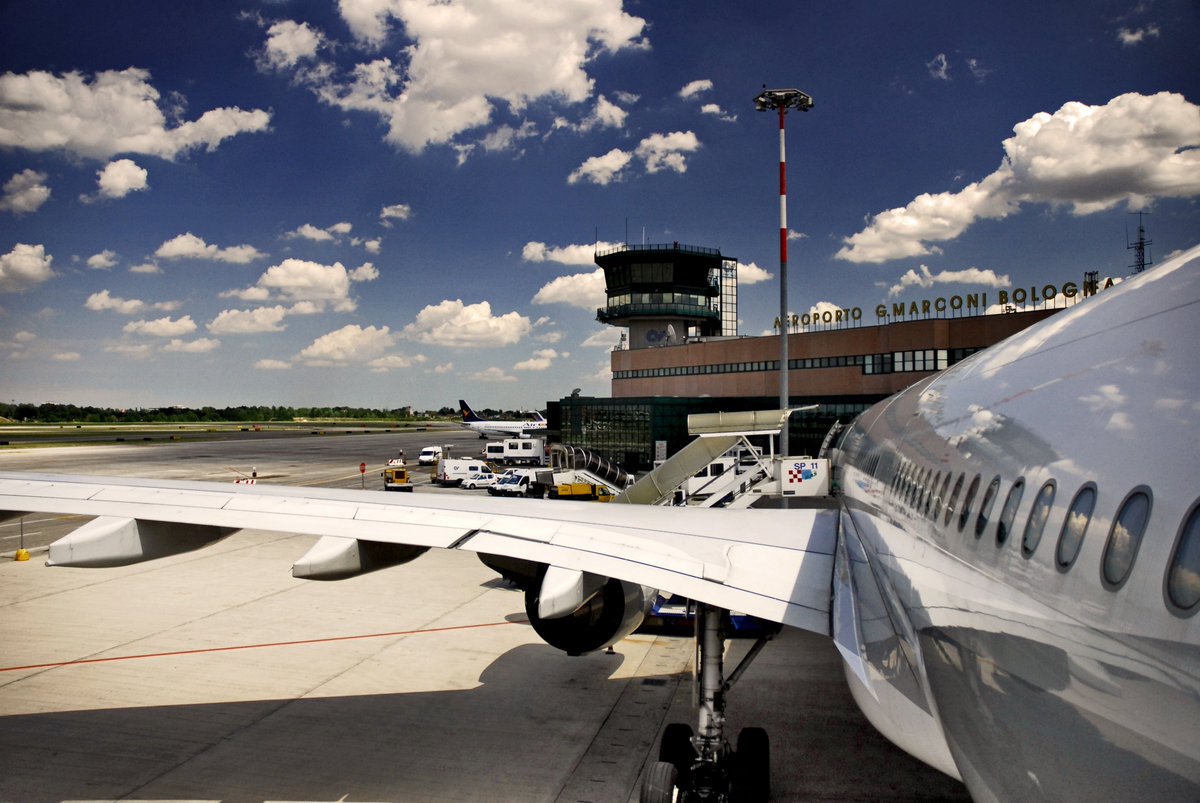 RegioneER's tweet image. #Infrastrutture. #Aeroporti e logistica, la Regione rafforza il sistema dell’Emilia-Romagna: via libera della Giunta al progetto di legge sugli scali per sostenere attrattività, intermodalità e sviluppo sostenibile. La #notizia 👉 regioneer.it/AeroportiPDL-3…