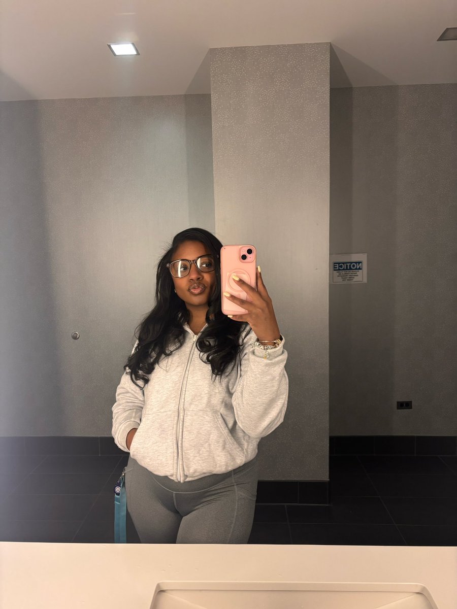 misszharris_'s tweet photo. First day back on campus 🥰 #FutureRN https://t.co/veCzVvfMi7