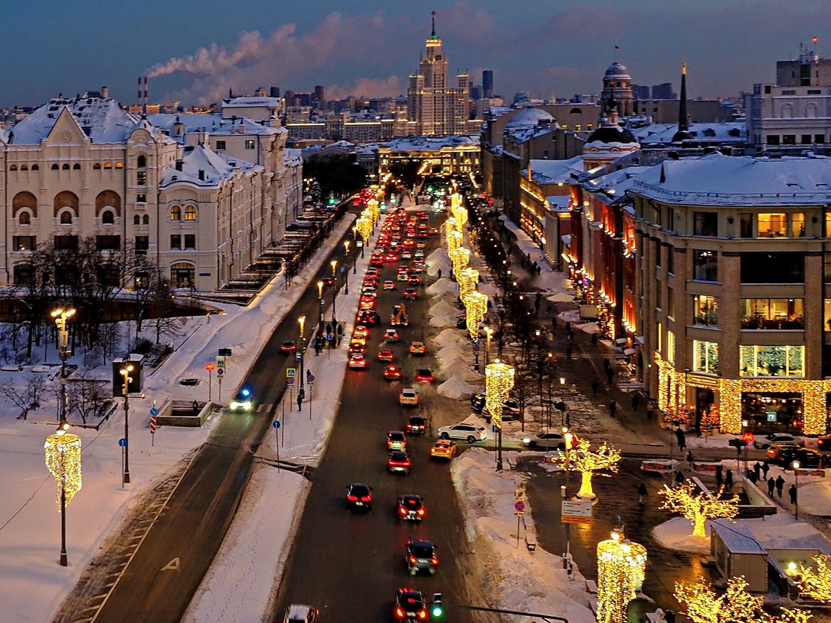 PEKHTography's tweet image. Gold trees. White rooftops. -20°C. 🌨️ 
Someone's been "five minutes away" for forty-three minutes. 
The city built a snow globe — then filled it with traffic. ✨ 
Perfection honks. 🚗 
#WinterVibes #CityLightsPhotography #WinterCity #FrozenFire