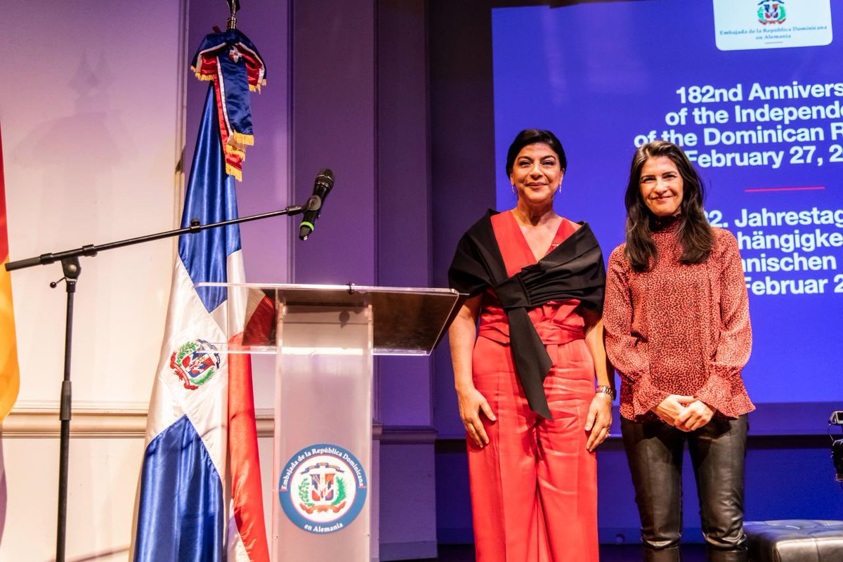 AlemConAmLatina's tweet photo. ¡Felicitaciones a nuestros amigos dominicanos por su Día de la Independencia! La Ministra de Estado @SerapGueler destacó la estrecha colaboración entre nuestros países. Un impresionante concierto del Maestro Michel Camilo coronó la celebración en Berlín. 🇩🇴 @RDenAlemania https://t.co/67VqjkKIzA
