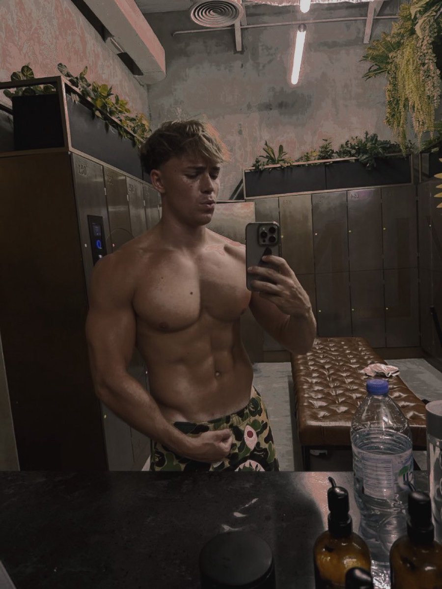 𝐁𝐋𝐎𝐍𝐃𝐄 𝐀𝐌𝐁𝐈𝐓𝐈𝐎𝐍 tweet media