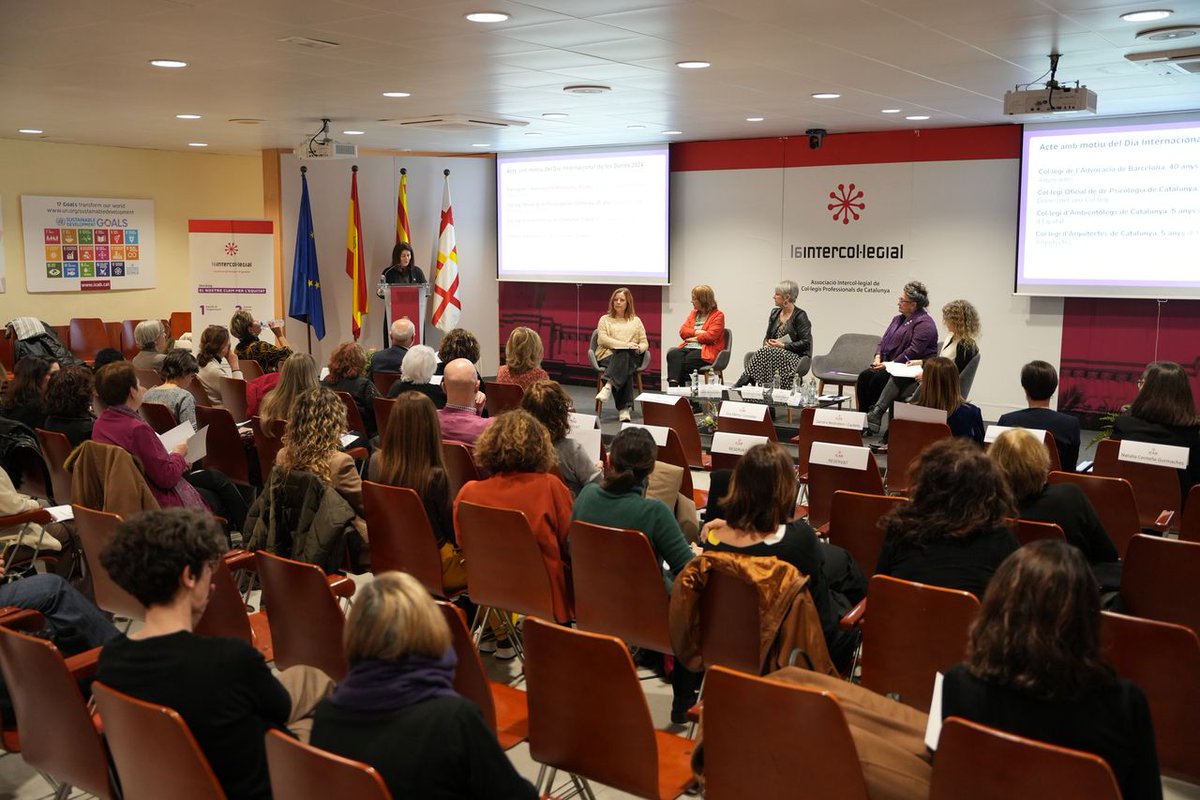 📢 Seguim amb la taula rodona “Les Comissions de Dones i Equitat en els Col·legis Professionals” amb:

🗣️<a href="/KarinagibertK/">kg</a>, degana <a href="/COEINF/">COEINF</a>; Mercè Barau, vocal Oficina de Farmàcia <a href="/farmaceuticsbcn/">COFB Col·legi de Farmacèutics de Barcelona</a>; Patrícia Sarrias, vocal <a href="/ceesc_cat/">ceesc_cat</a>;<a href="/lciuro/">Lourdes Ciuro</a>, cap Relacions Institucionals