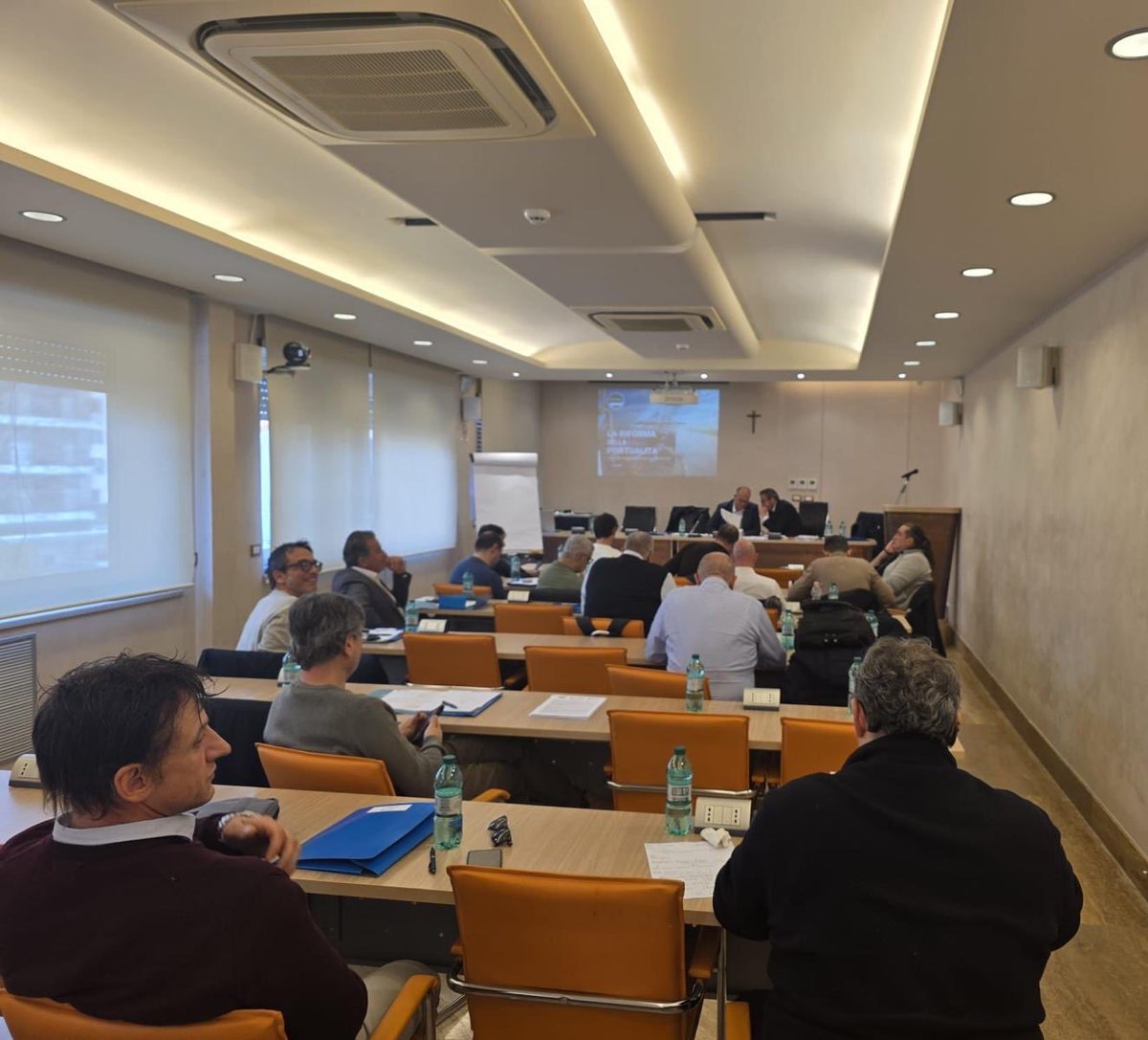FitCisl's tweet photo. #3marzo ⚓ #Porti: riunita oggi l’area contrattuale della @FitCisl.
Rinnovi contrattuali e riforma portuale al centro del confronto.
🗣️ Per la FIT servono scelte chiare: sviluppo dei porti come asset strategico del Paese e tutele sempre più forti per chi vi lavora.

🎯 Competenza, responsabilità e visione per il futuro del sistema portuale. 

#FITCISL #Lavoro #Trasporti #RiformaPortuale