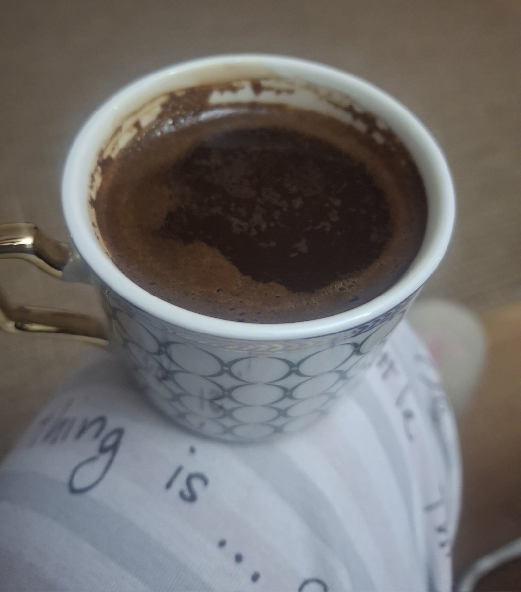 gulsezzer's tweet photo. Ana sahne kapalı.
Kulis açık.
Kahvem hazır.
Işığı olan buraya gelir. ☕
#kulishali #kahve #sessizmod #salı #GeceyeNotum https://t.co/lcLHuqW0YH