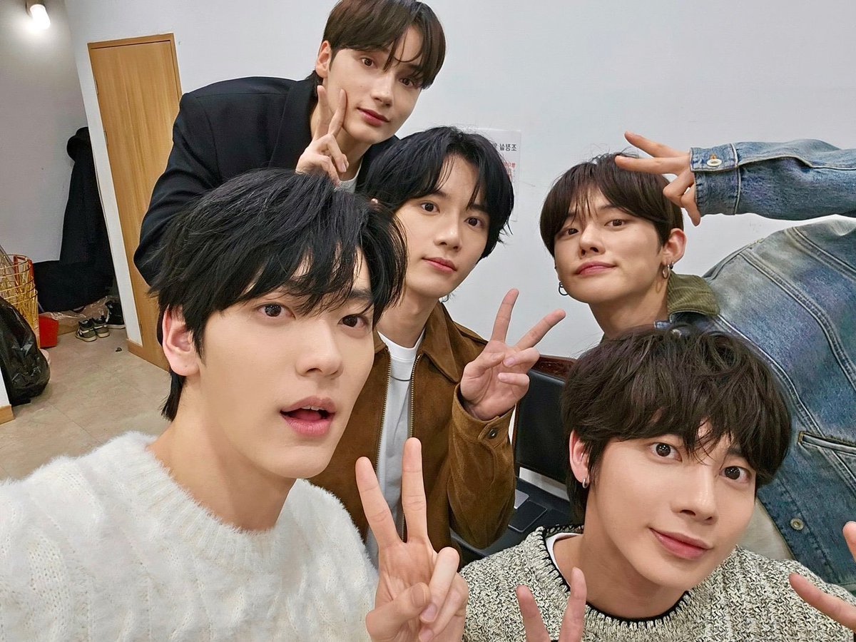 xicm0313's tweet photo. 7年かぁ...泣いちゃうよね
いつもありがとう🥲

#TXT_7thAnniversary
#투모로우바이투게더 #TOMORROW_X_TOGETHER #TXT https://t.co/cag9fcucpO