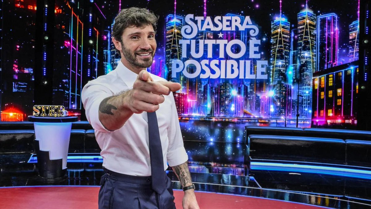Gli ospiti della 1ª puntata di #StaseraTuttoèPossibile sono Lorella Cuccarini, Peppe Iodice, Brenda Lodigiani e Mariasole Pollio. Giocheranno col cast fisso, composto da Francesco Paolantoni, Herbert Ballerina, Giovanni Esposito e Biagio Izzo.
Da mercoledì #4marzo su Rai 2

#STEP