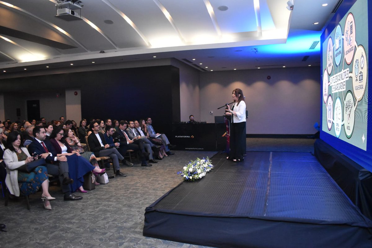 UNIR_Ecuador's tweet photo. 👤 @patisner, directora de la Maestría en Dirección y Gestión de Recursos Humanos de @UNIRuniversidad, en su charla magistral “IA y liderazgo: Cómo evolucionan las habilidades directivas”, compartió reflexiones clave sobre cómo la teoría de #Gardner impacta hoy en el liderazgo y la gestión del talento.

"La inteligencia no es única: en las organizaciones conviven múltiples talentos que deben ser identificados y potenciados. Liderar es reconocer fortalezas diversas: no todos los colaboradores destacan por habilidades lógico-matemáticas; también son clave la inteligencia interpersonal, intrapersonal y emocional". 

✅Lingüística
✅Lógico-matemática
✅Espacial
✅Musical
✅Corporal-kinestésica
✅Interpersonal
✅Intrapersonal
✅Naturalista