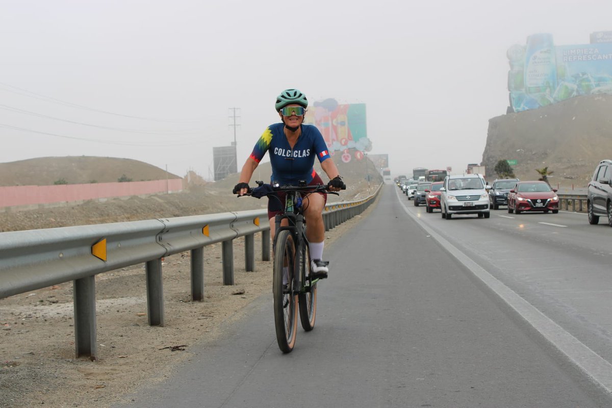 colciclas's tweet photo. Estuvimos presentes en el Tour de San Bartolo donde lamentablemente un ciclista fue atropellado, en estos eventos no falta la imprudencia de ambas partes, es un aviso para tener mas cuidados en este bello deporte https://t.co/McTpbEpdV3