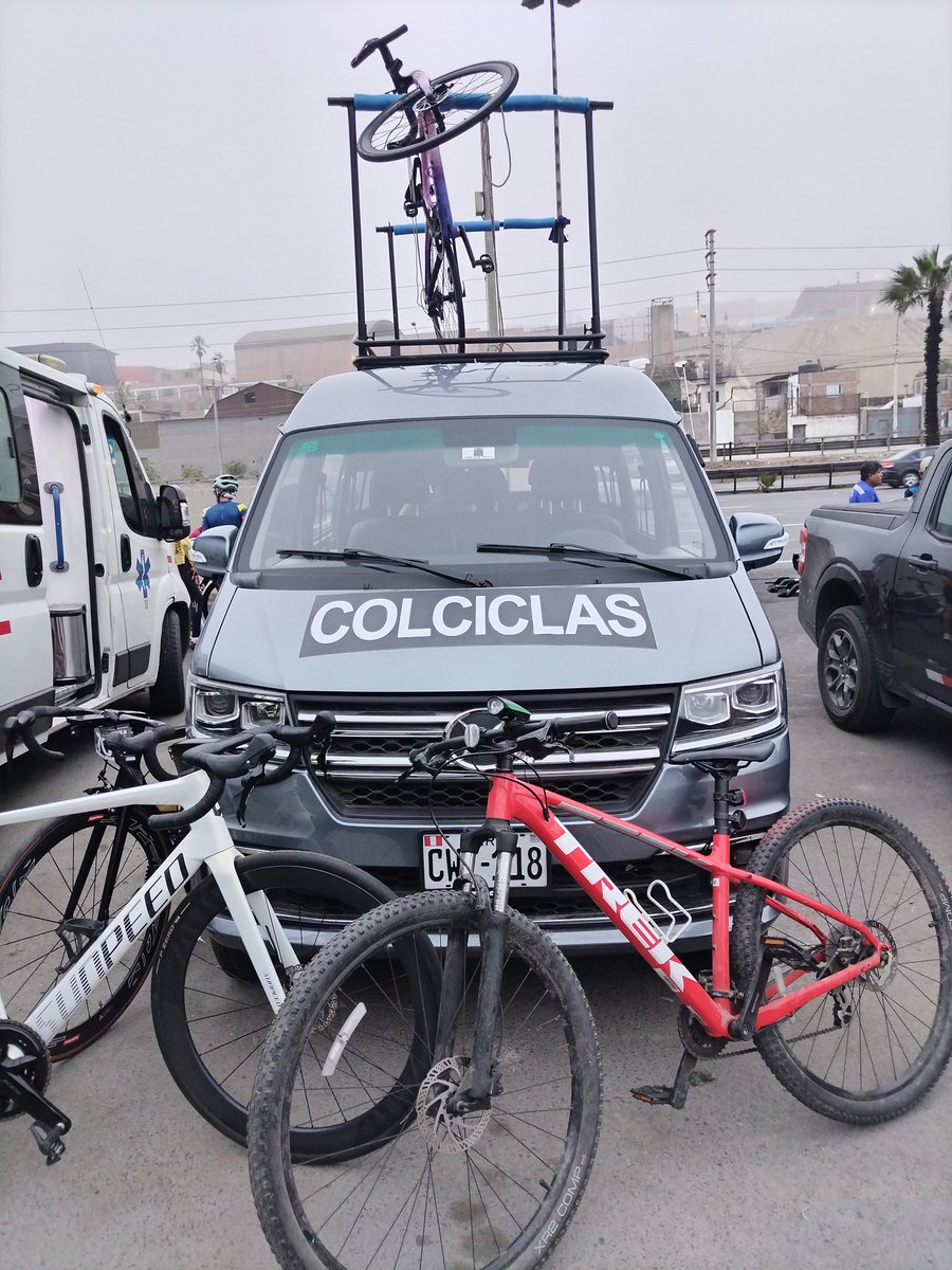 colciclas's tweet photo. Estuvimos presentes en el Tour de San Bartolo donde lamentablemente un ciclista fue atropellado, en estos eventos no falta la imprudencia de ambas partes, es un aviso para tener mas cuidados en este bello deporte https://t.co/McTpbEpdV3