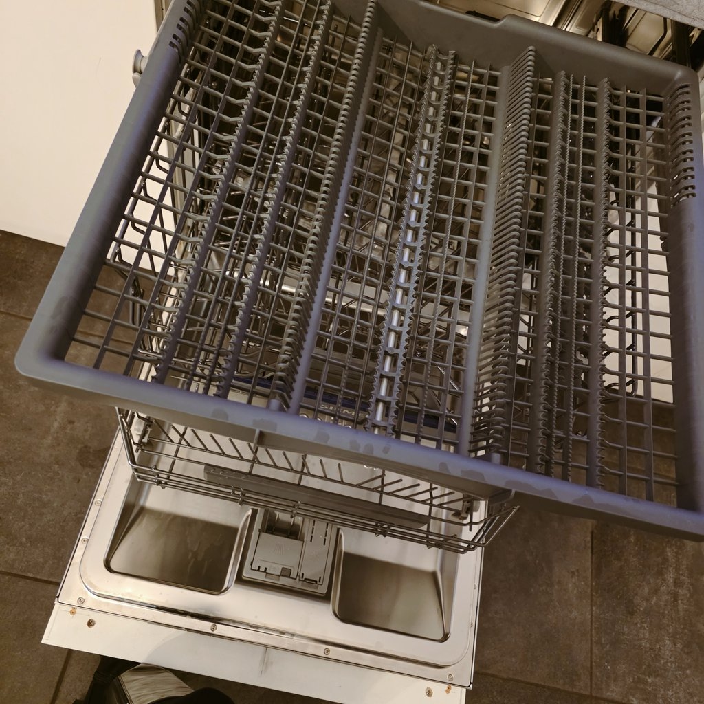 On parle pas assez du fait que ce type de panier à couverts pour lave-vaiselle mets désormais une claque à tous les autres paniers de lave-vaiselle.