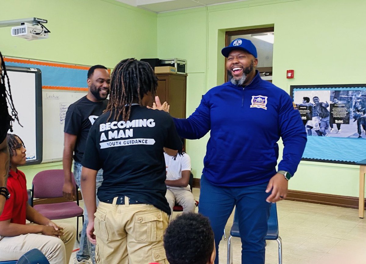 Rep.Kam Buckner ✶ ✶ ✶ ✶ tweet media